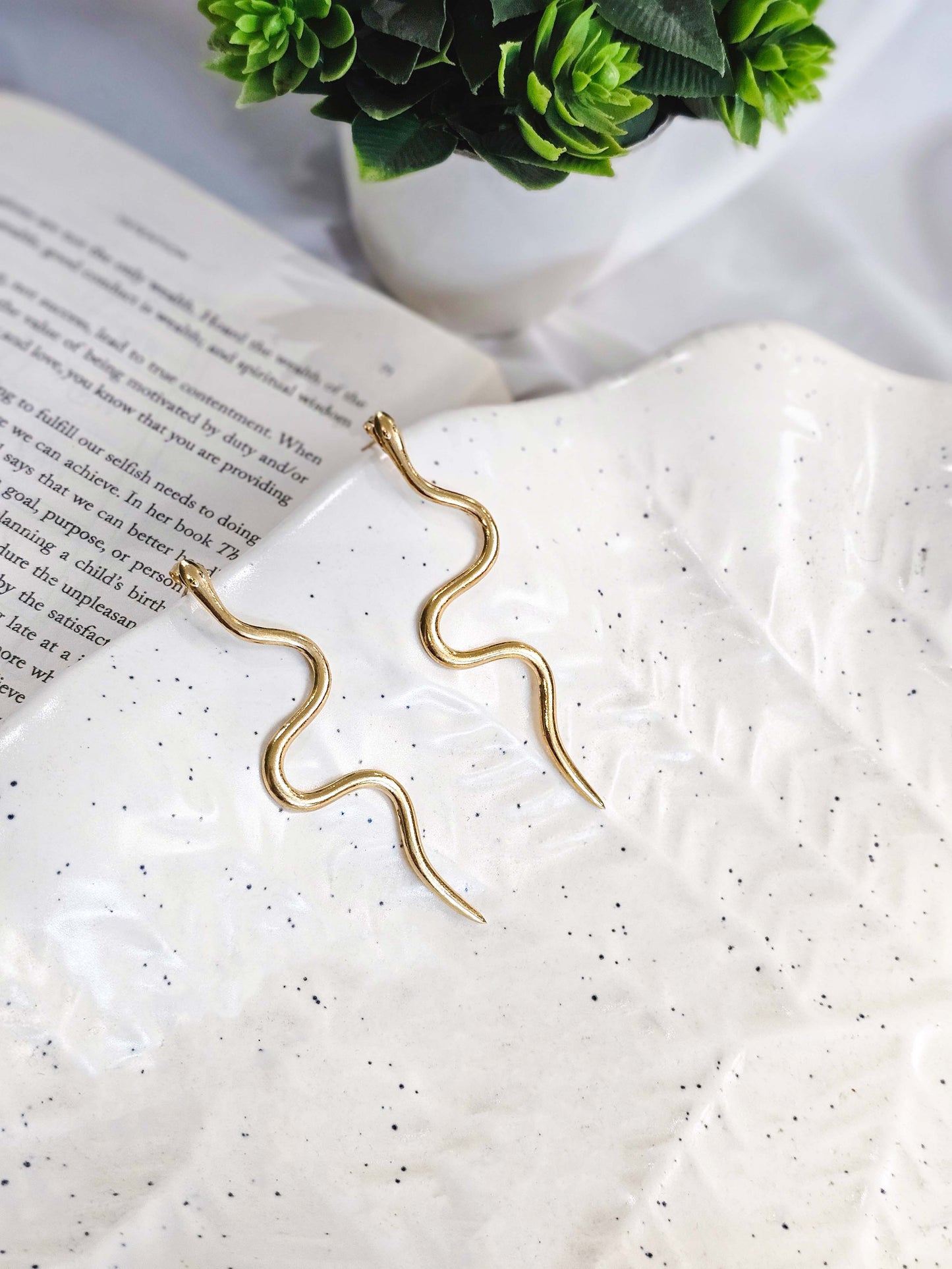 Serpent Dangler