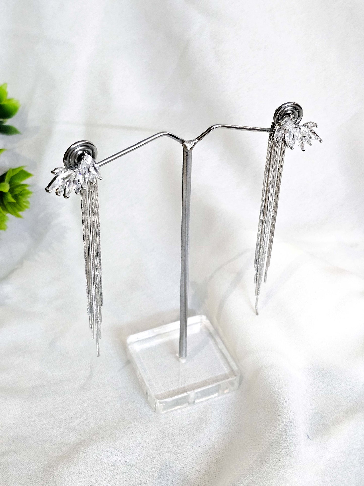 Versatile Glide Dangler