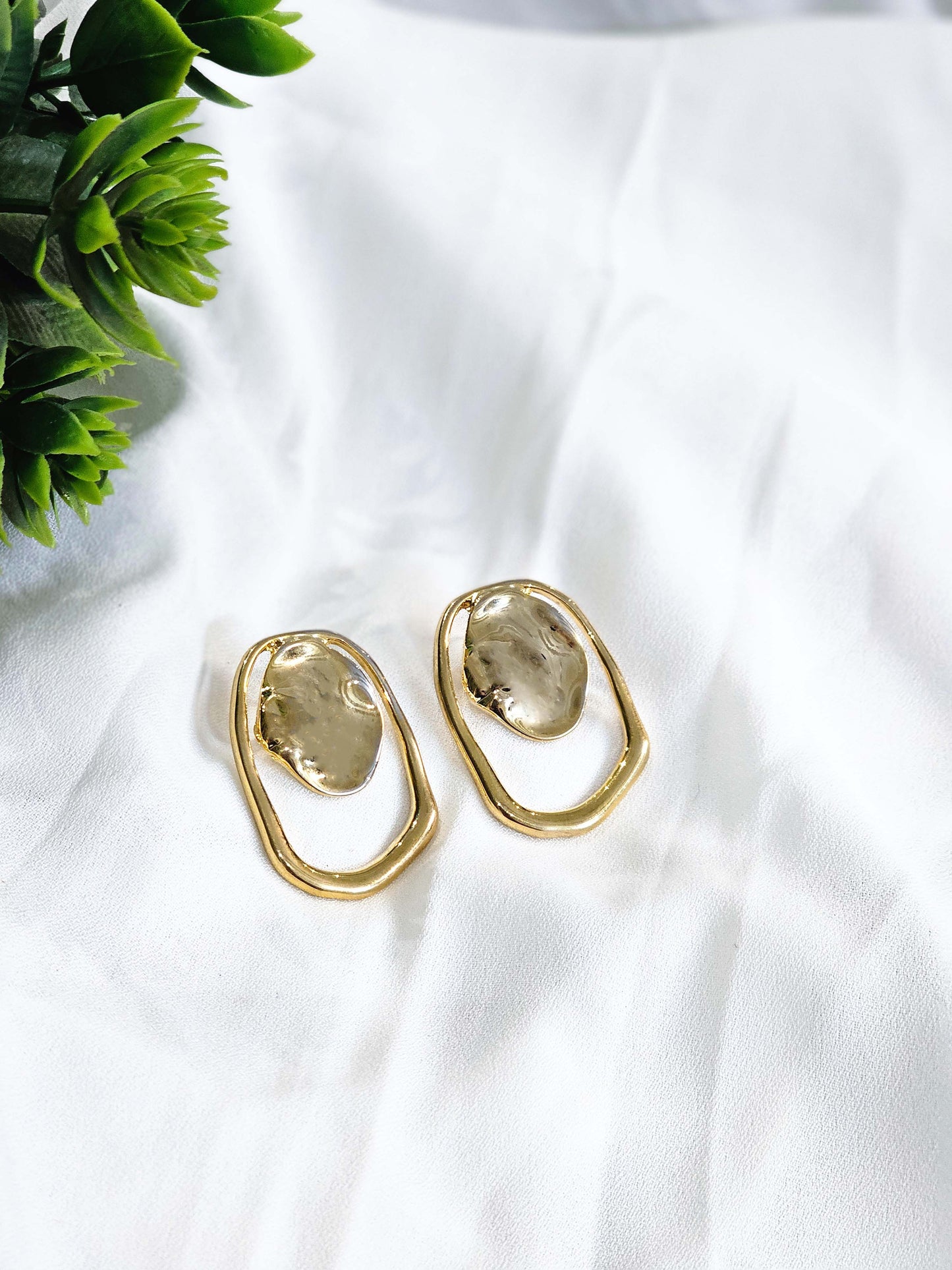 Glossy Ripple Stud