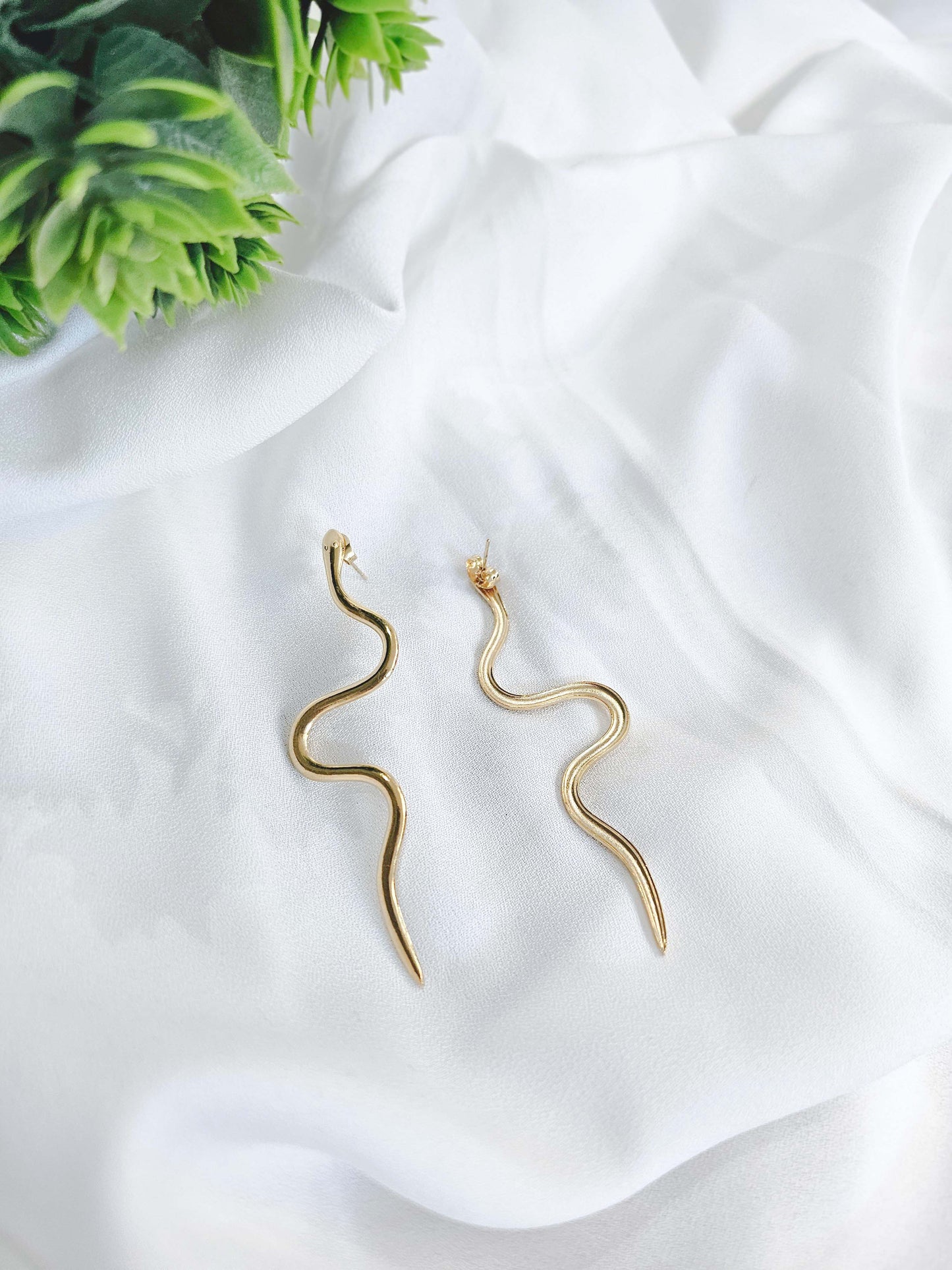 Serpent Dangler