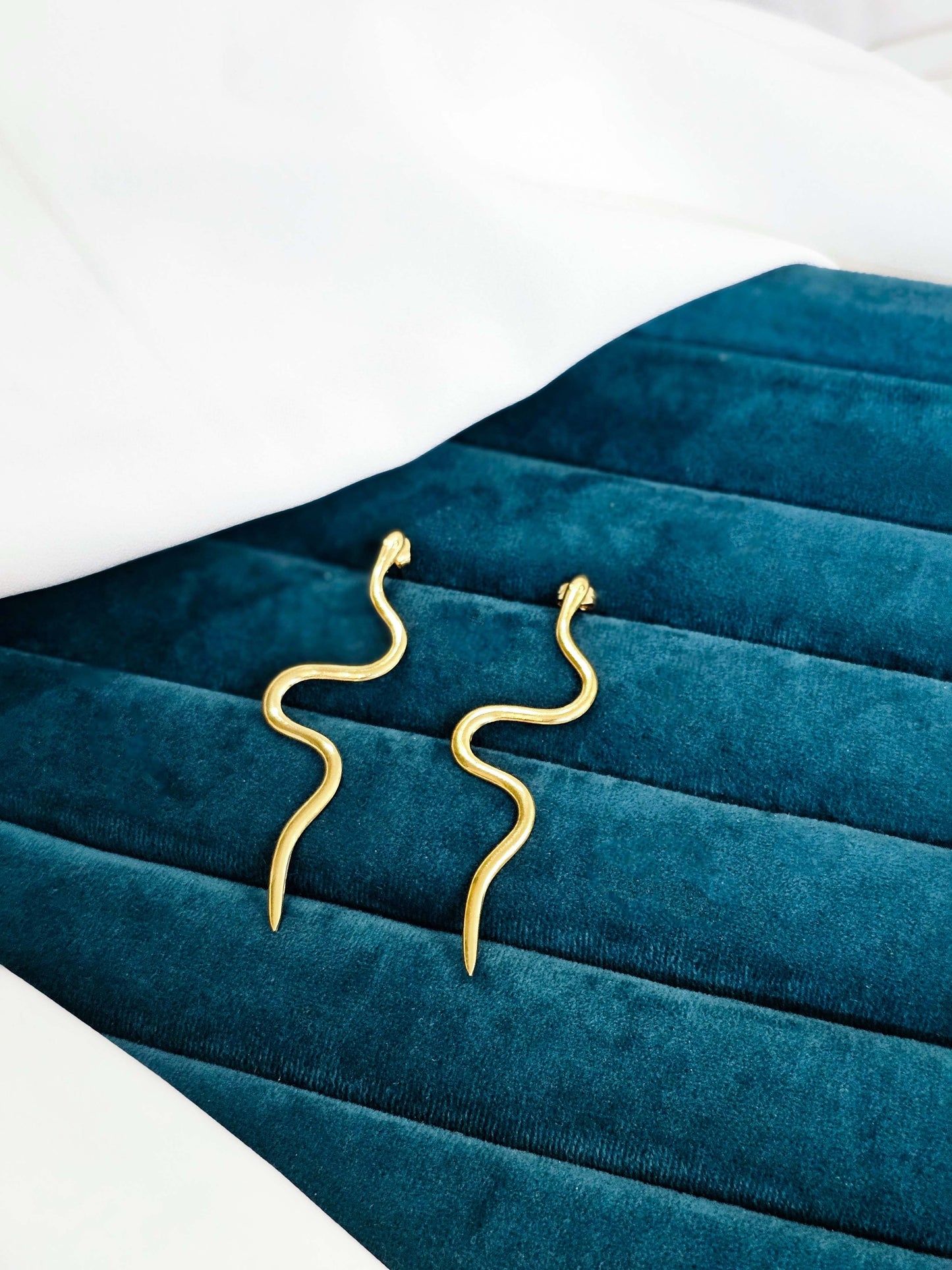 Serpent Dangler