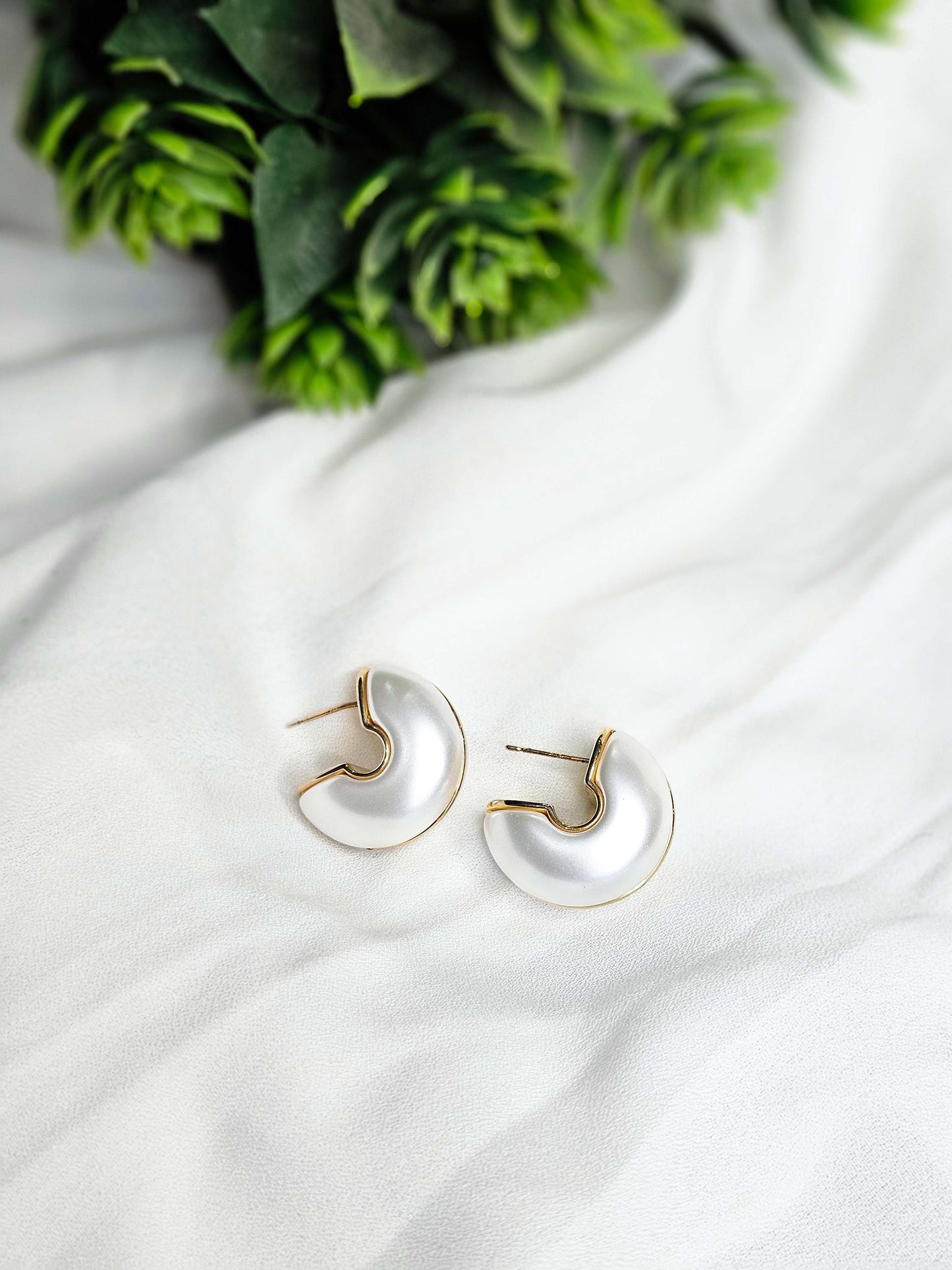 Glossy Pearl hoop