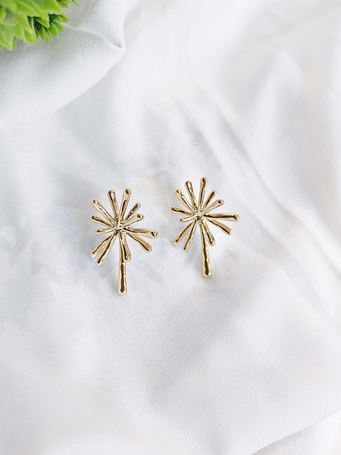 Mini Dagger Stud