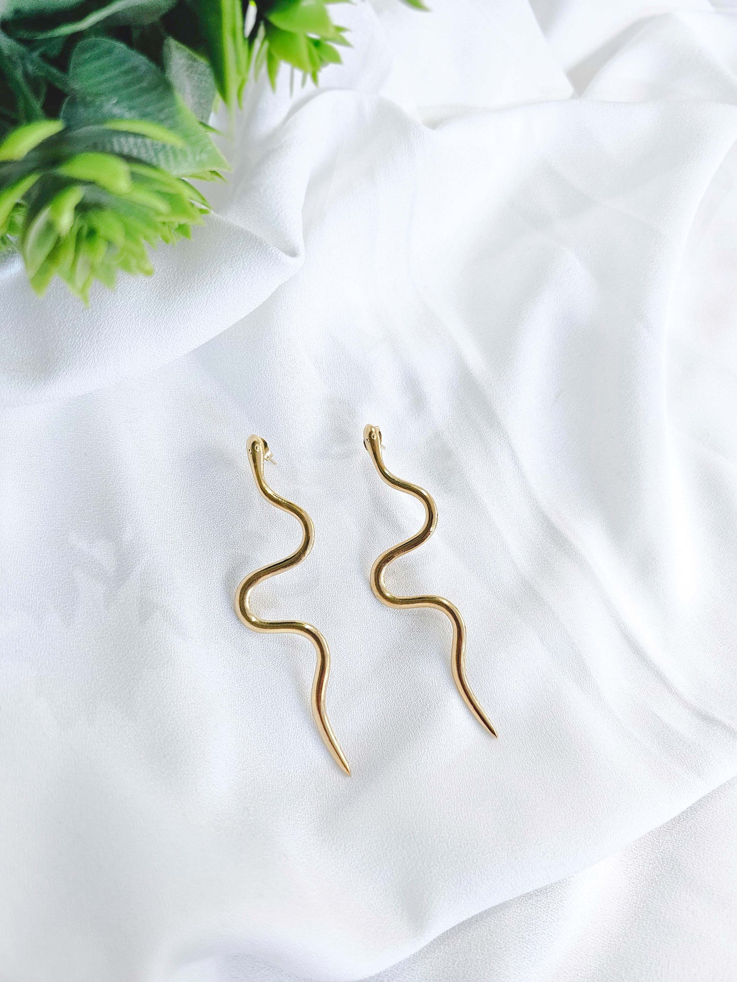 Serpent Dangler